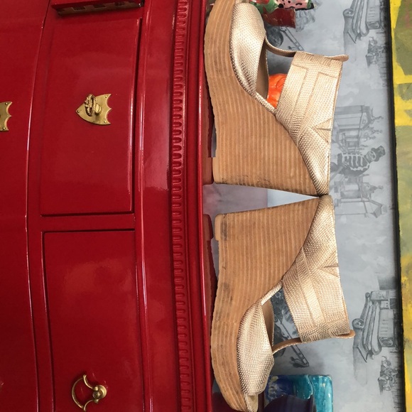 Gold Elaine Turner Wedges - Picture 5 of 7